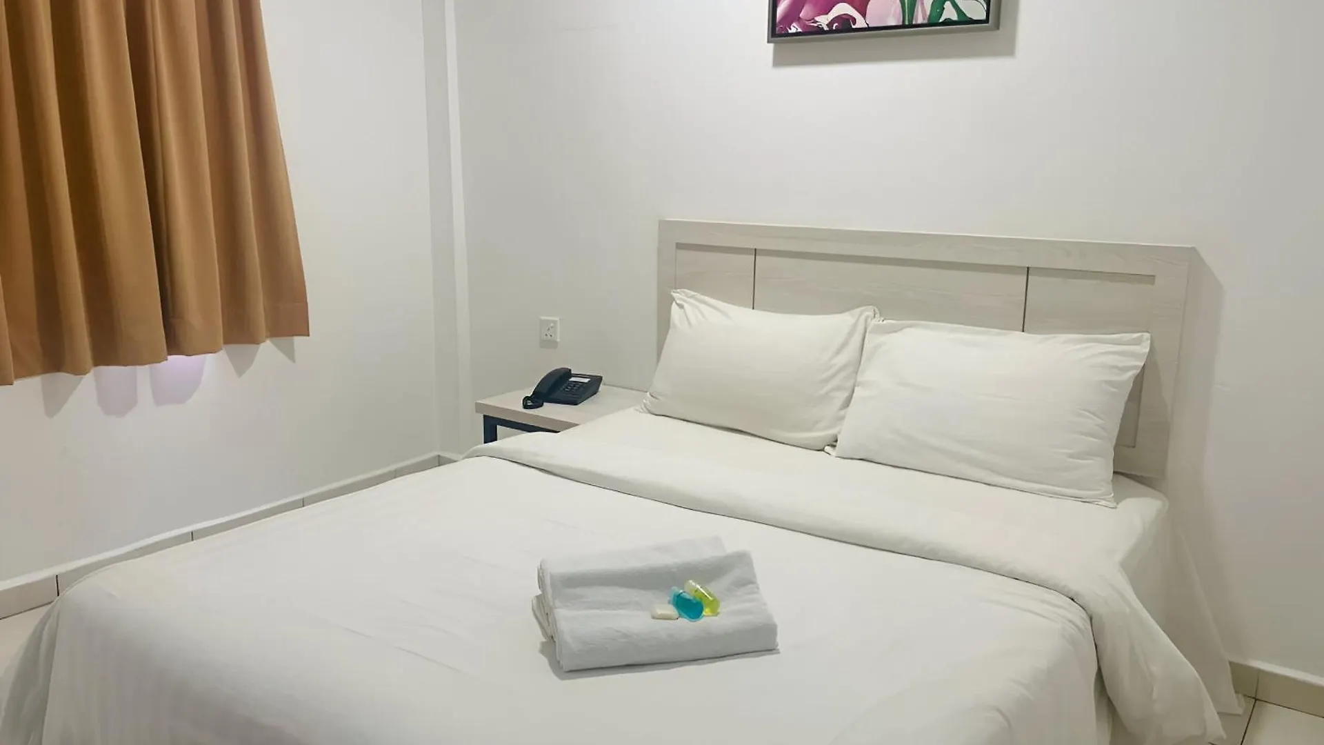 De Ocean Hotel contacts